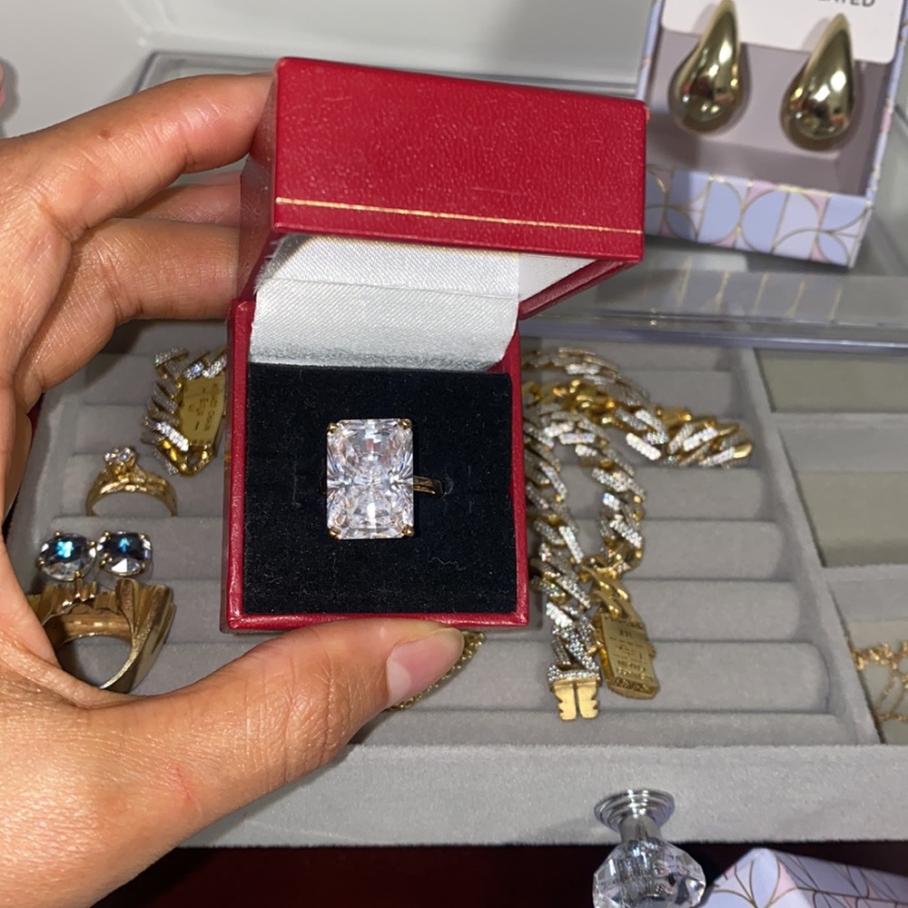 14k Solid Gold Beautiful Ring - image 4